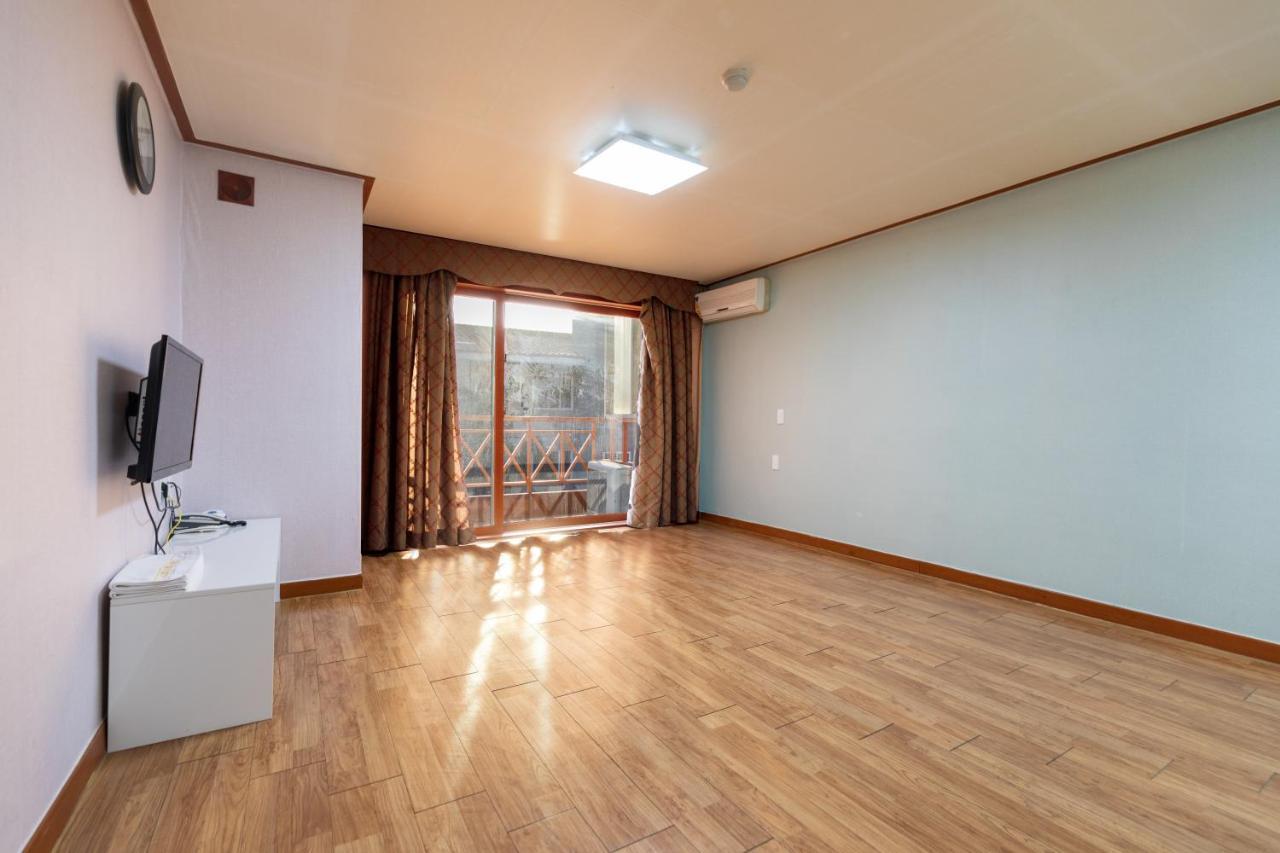 Jeju Tovice Condo Family Exterior photo