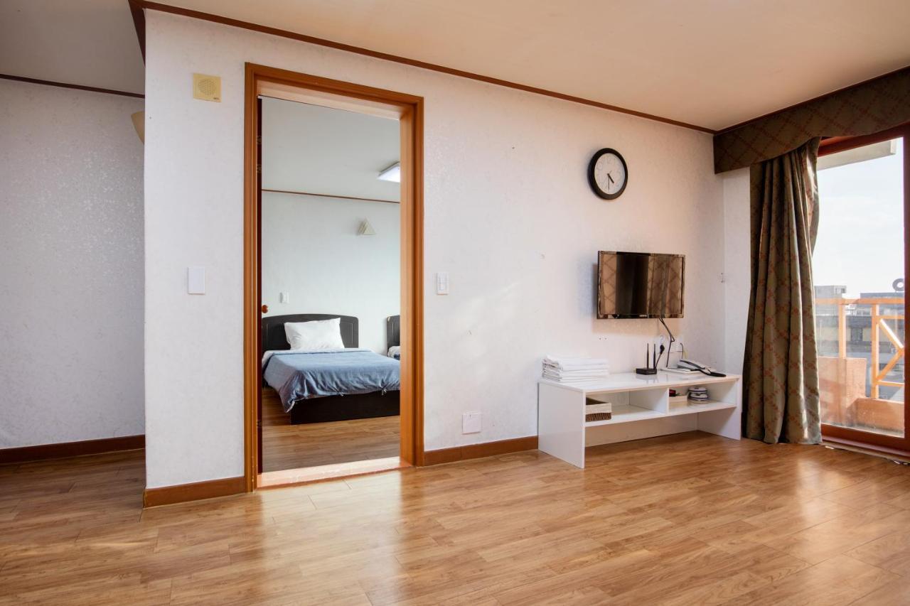 Jeju Tovice Condo Family Exterior photo