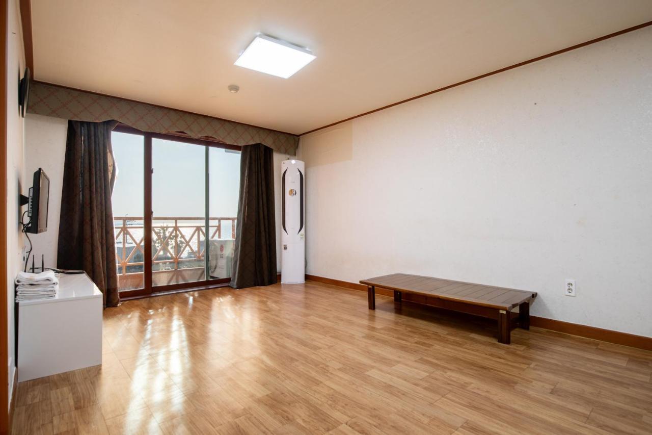 Jeju Tovice Condo Family Exterior photo